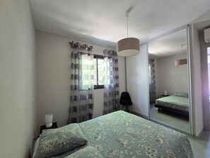 3 bedrooms, iron/ironing board, travel cot, free WiFi