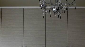 1 chambre, coffres-forts dans les chambres, fer et planche Ă repasser