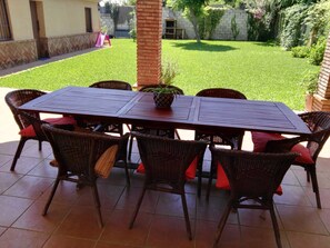 Outdoor dining - House near Seville, perfect for families and groups. Ideal for pets.  (CARMONA)