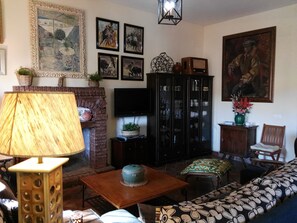 TV, peis, DVD-spiller og stereoanlegg