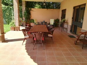 Outdoor dining - House near Seville, perfect for families and groups. Ideal for pets.  (CARMONA)
