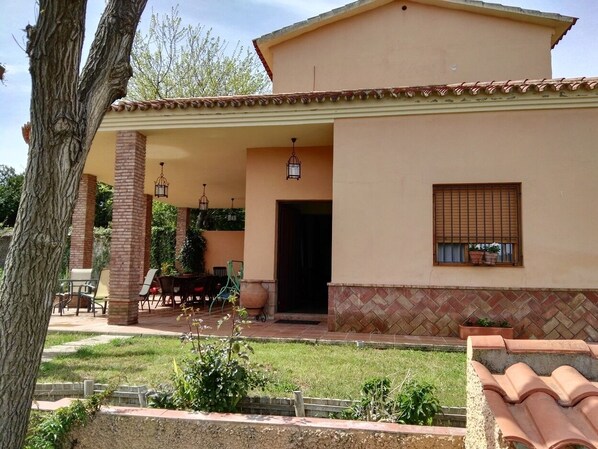 Terrace/patio - House near Seville, perfect for families and groups. Ideal for pets.  (CARMONA)