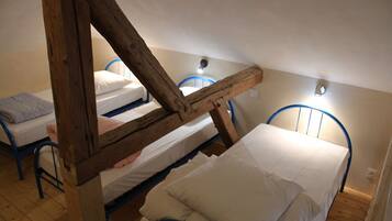 7 makuuhuonetta, silitysrauta/-lauta, Wi-Fi