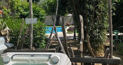 Warm summer Provencal villa, quiet, green, sunny, pisc/garden/jacu/petanque