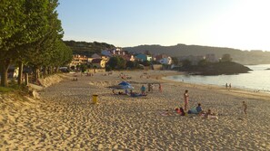 Beach nearby - Apartment in Bueu, in front of Portomaior Beach. Enjoy the Rias Baixas. (Bueu)