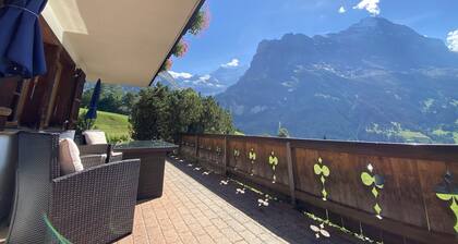 Appartement confortable, calme et bien situé avec vue sur l'Eiger North Face!