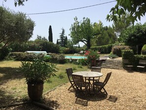 Outdoor dining - House with authentic charm, five minutes walk from the center (Montferrier-Sur-Lez)