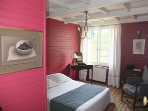 3 bedrooms, iron/ironing board, travel crib, free WiFi - House with authentic charm, five minutes walk from the center (Montferrier-Sur-Lez)