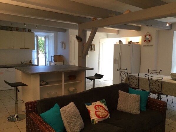 電視、DVD 播放機、音響