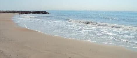 Una spiaggia nelle vicinanze