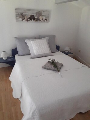 1 chambre, fer et planche à repasser, Wi-Fi gratuit, draps fournis