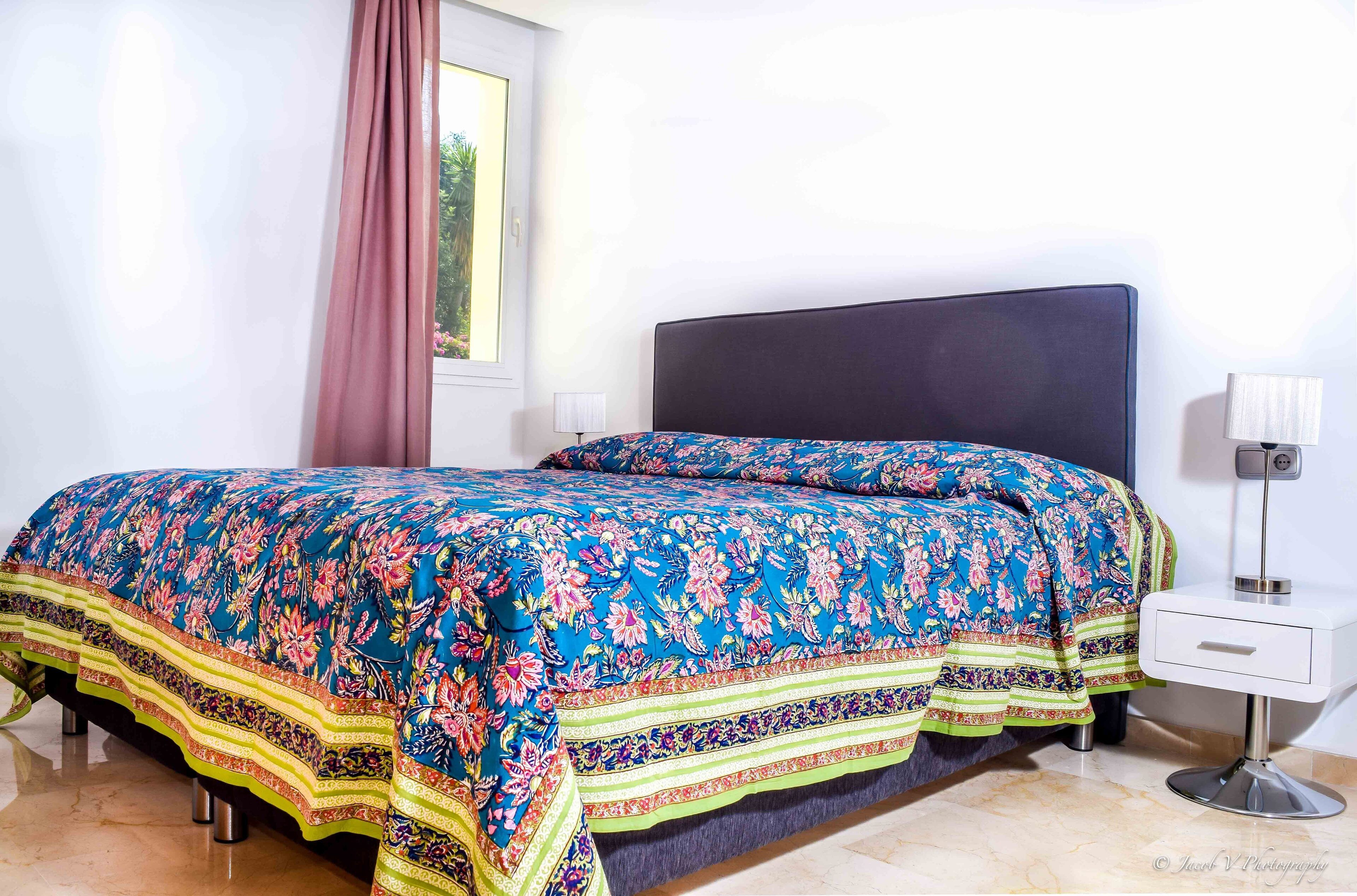 New high-end apartment. Magnificent view. Indoor and outdoor pools