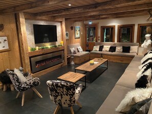 Fernseher, Kamin, DVD-Player, Tischtennisplatte