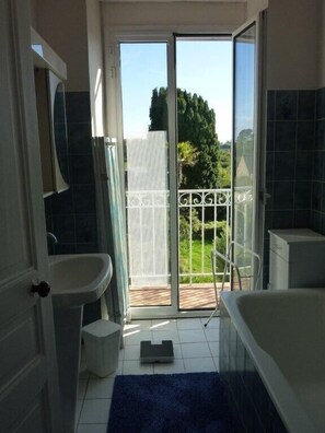 Badewanne, Haartrockner, Seife