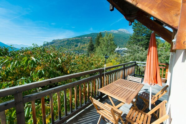 تناول الطعام بالخارج