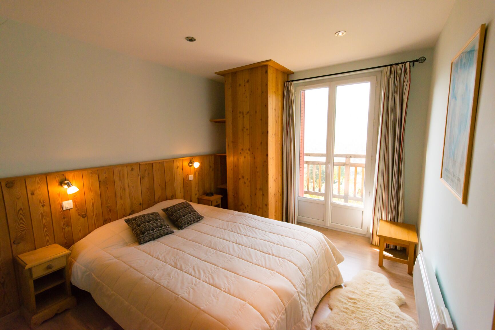 5 dormitoris, planxa i posts de planxar, wifi gratuïta i roba de llit 