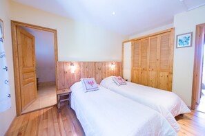 5 Schlafzimmer, Bügeleisen/Bügelbrett, kostenloses WLAN, Bettwäsche