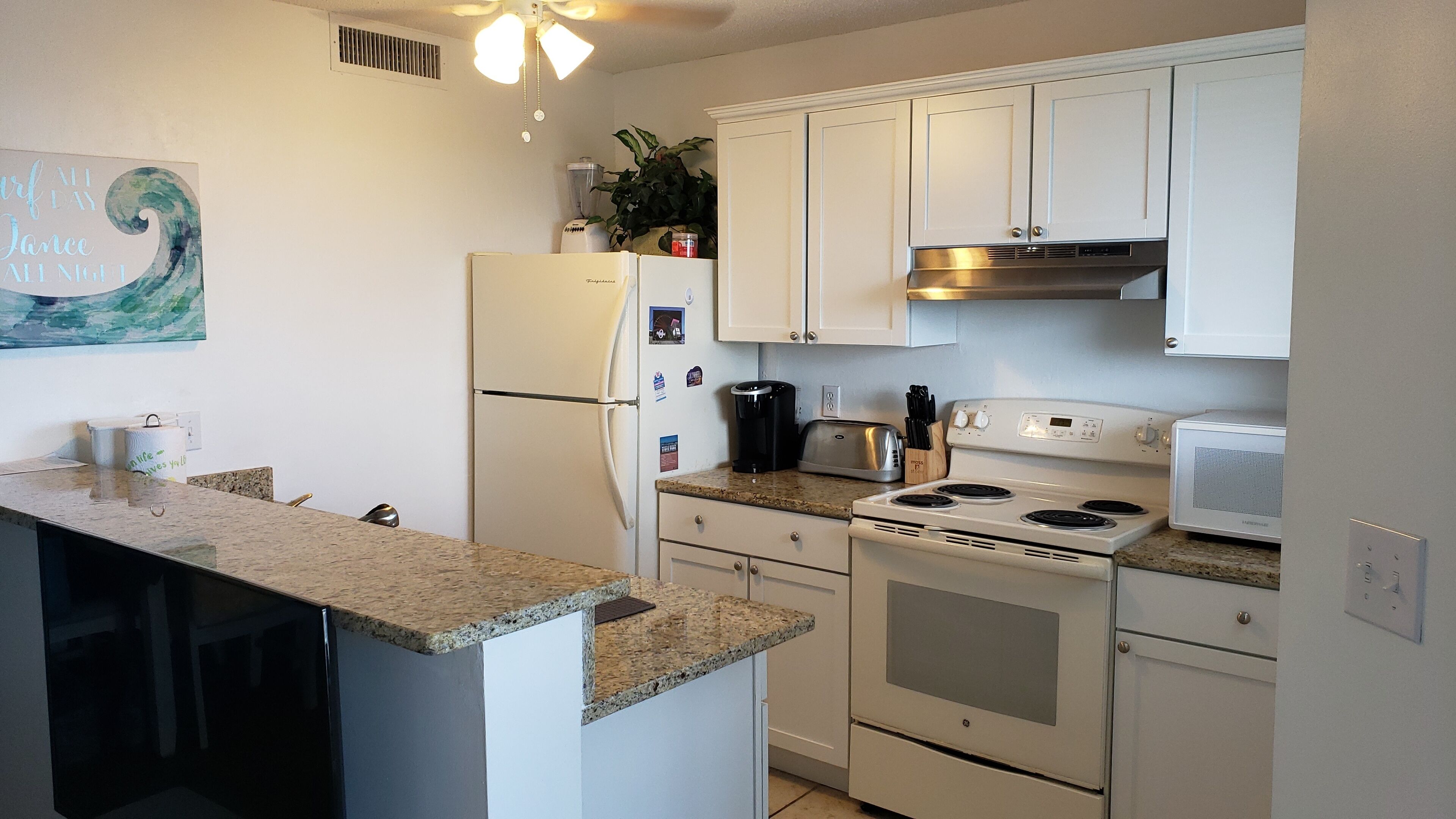 Stunning 2 Bedroom condo on the beach. NOW Booking for Fall and Winter!!