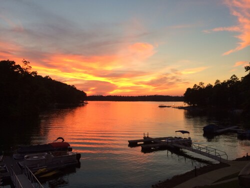 Lake Front, Walk out ground level, Sunset VIEW, Dedicated Slip, Awesome Pool