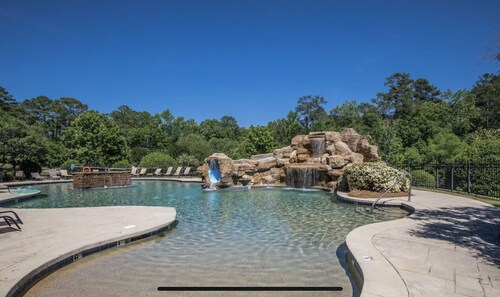 Face au lac, sortie au rez-de-chaussée, vue au coucher du soleil, fond dédié, superbe piscine