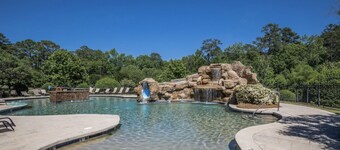 Lake Front, Walk out ground level, Sunset VIEW, Dedicated Slip, Awesome Pool