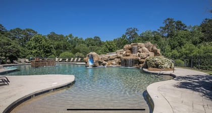 Face au lac, sortie au rez-de-chaussée, vue au coucher du soleil, fond dédié, superbe piscine