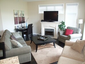 TV, fireplace