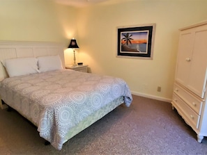 4 bedrooms, iron/ironing board, internet, bed sheets