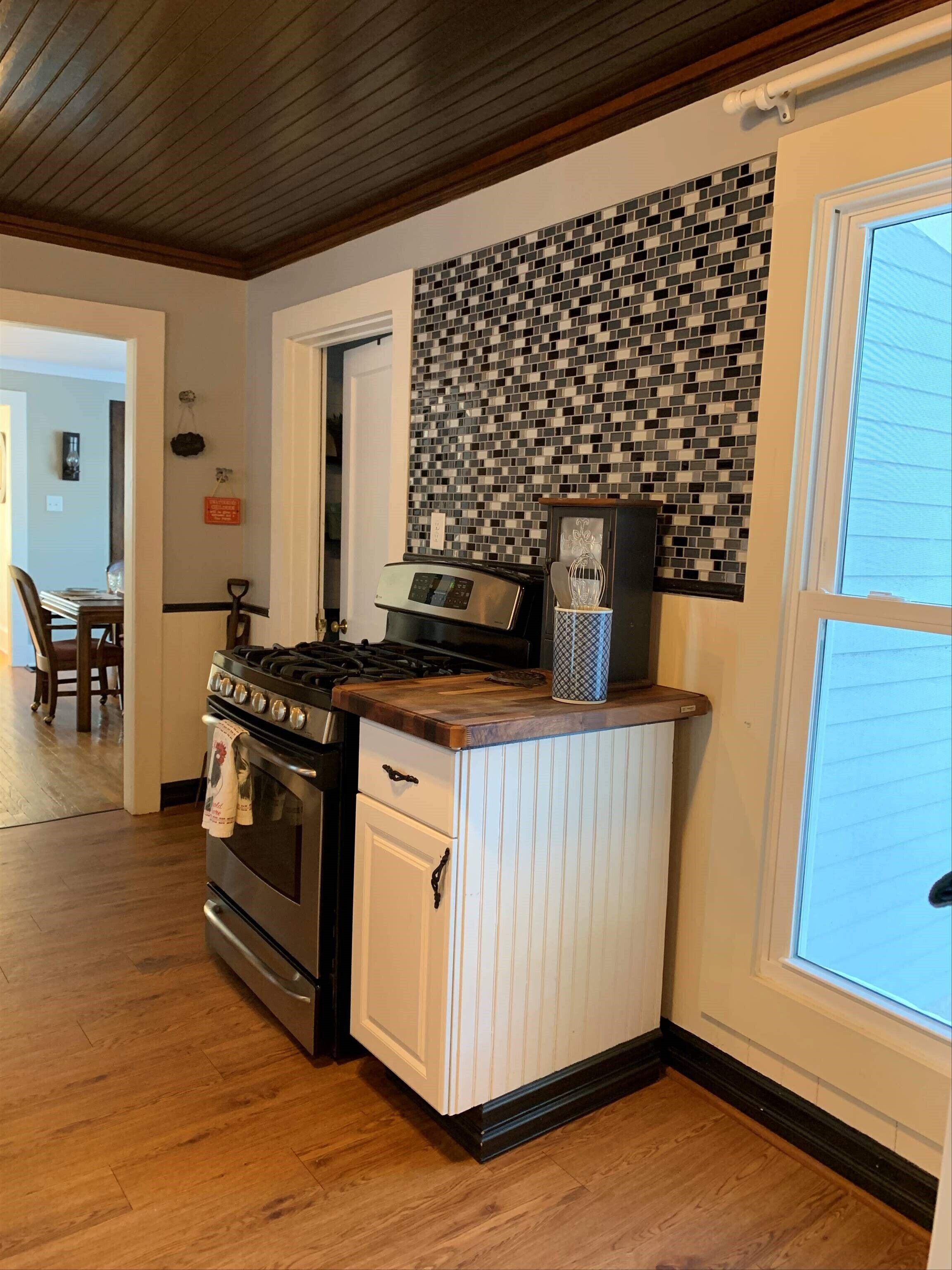 Newly Restored With Modern Conveniences.  Excellent Location To City And Country