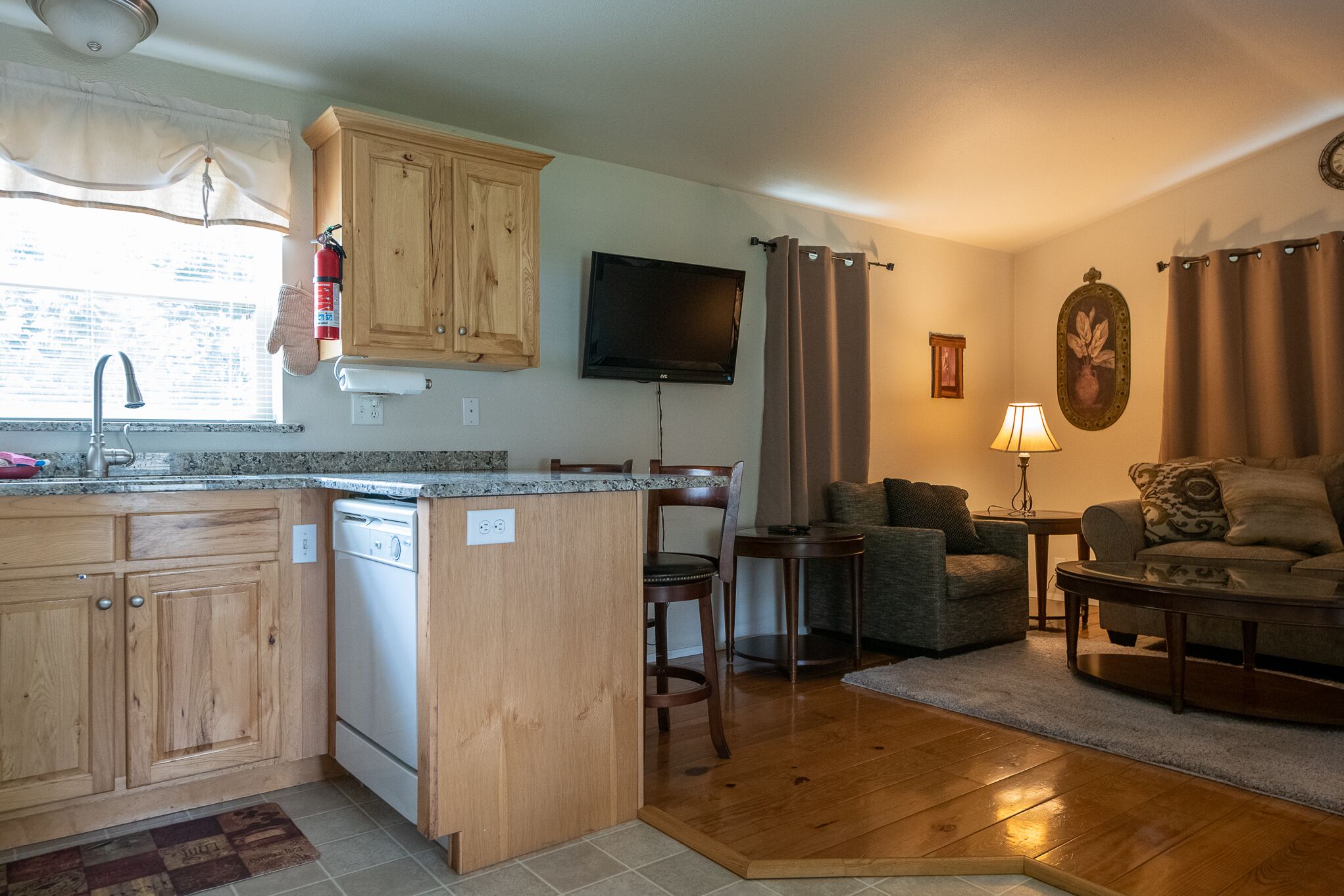 Orchard Guest House-- Boats, Bikes, ATVs and helicopters welcome!