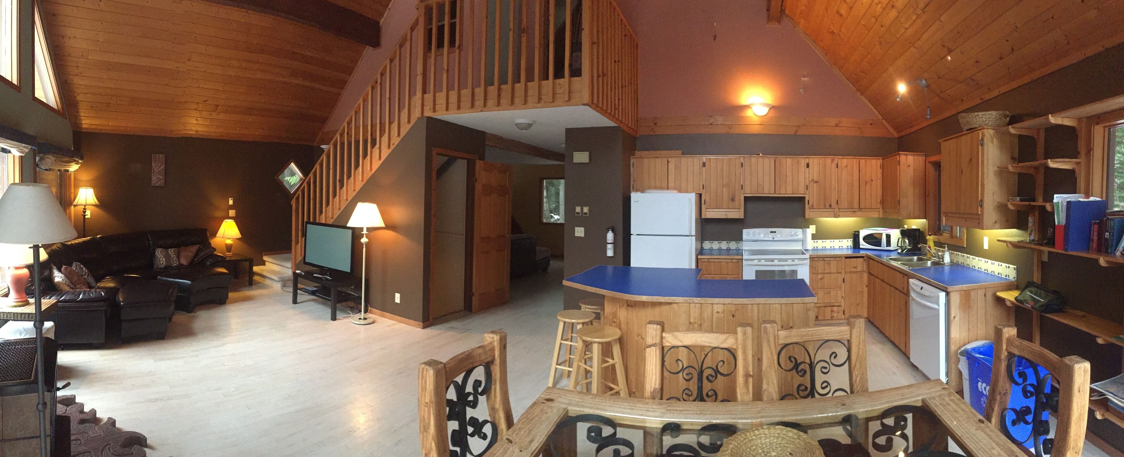 Ski Chalet at Base of Revelstoke Mountain Resort - walk to gondola