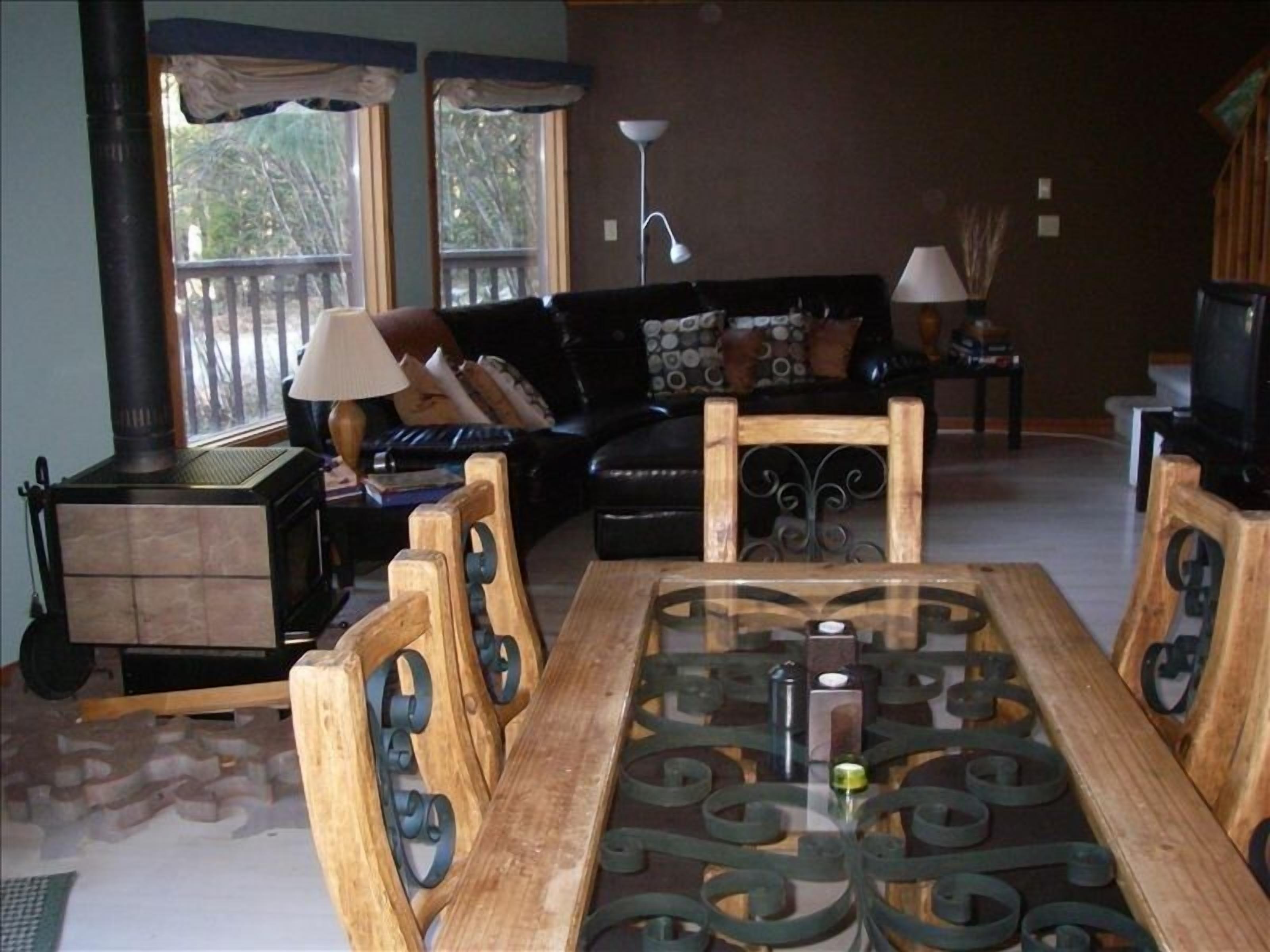 Ski Chalet at Base of Revelstoke Mountain Resort - walk to gondola