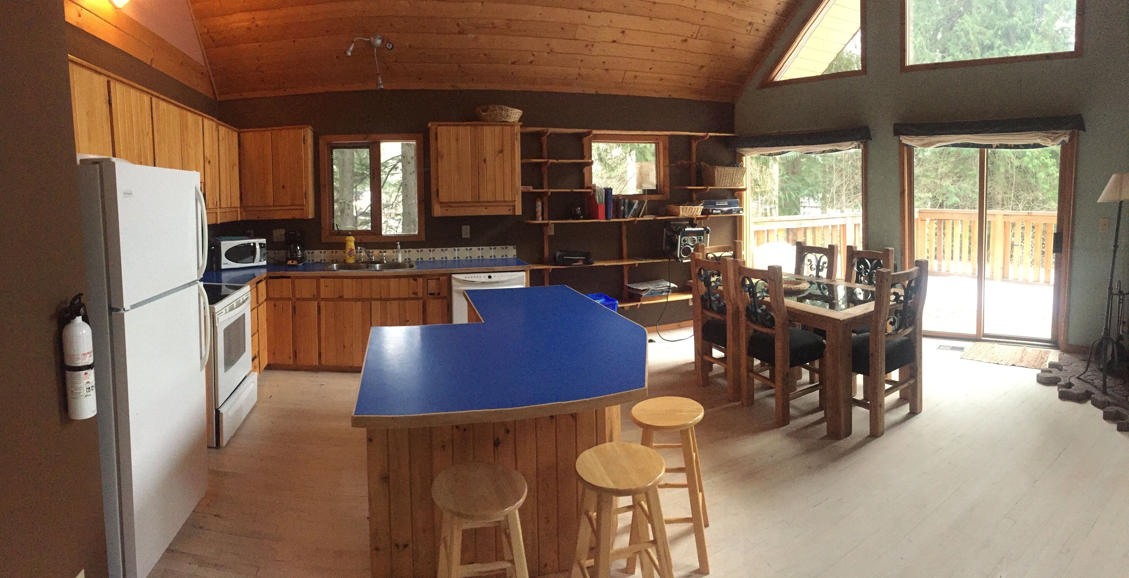 Ski Chalet at Base of Revelstoke Mountain Resort - walk to gondola