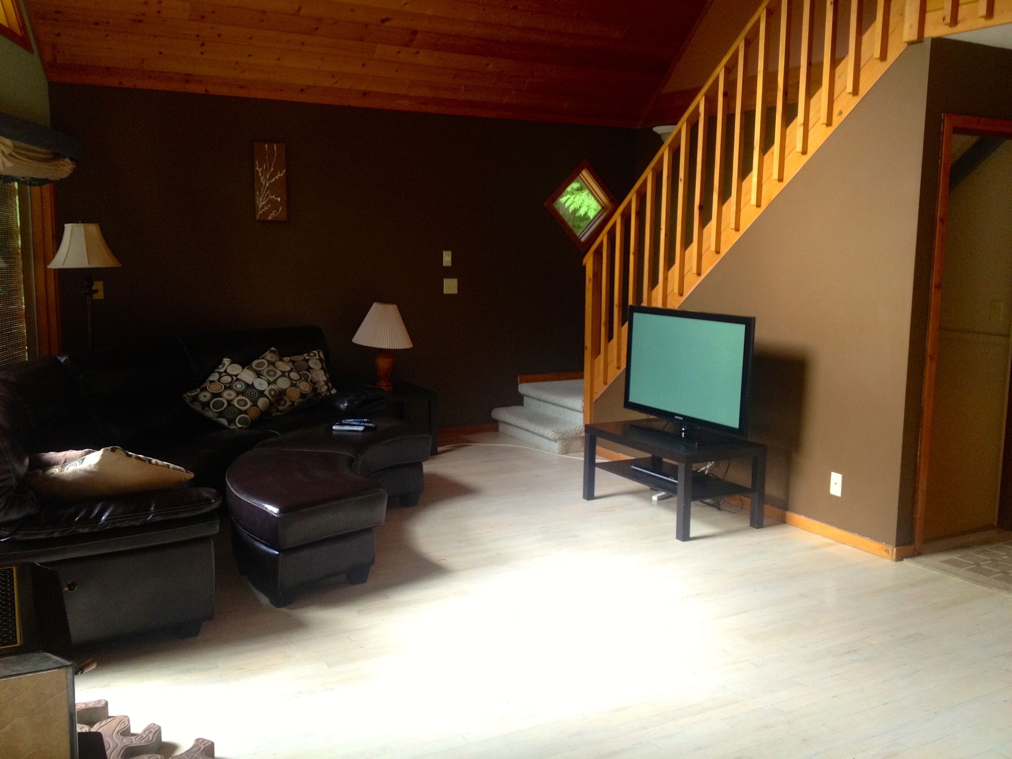 Ski Chalet at Base of Revelstoke Mountain Resort - walk to gondola