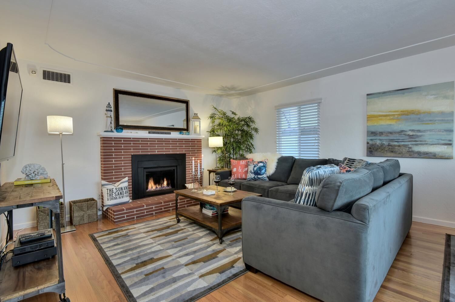 Smart TV, lareira, DVD player