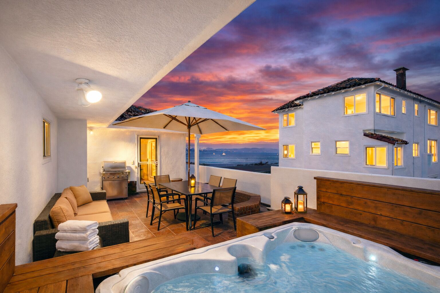 屋外ダイニングエリア