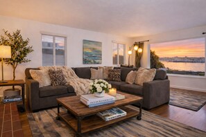 Smart TV, chimenea y reproductor de DVD 