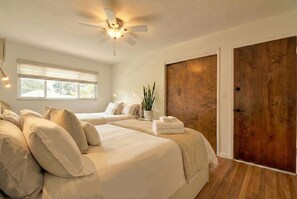 3 bedrooms, desk, WiFi, bed sheets