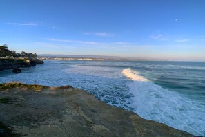 On the beach - OCEANFRONT! BEST LOCATION! EXTRAORDINARY VIEWS! HOT TUB! FIRE PIT! (Santa Cruz)