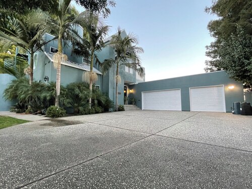 Relaxing, spacious, secluded house on the Calaveras River with private dock!