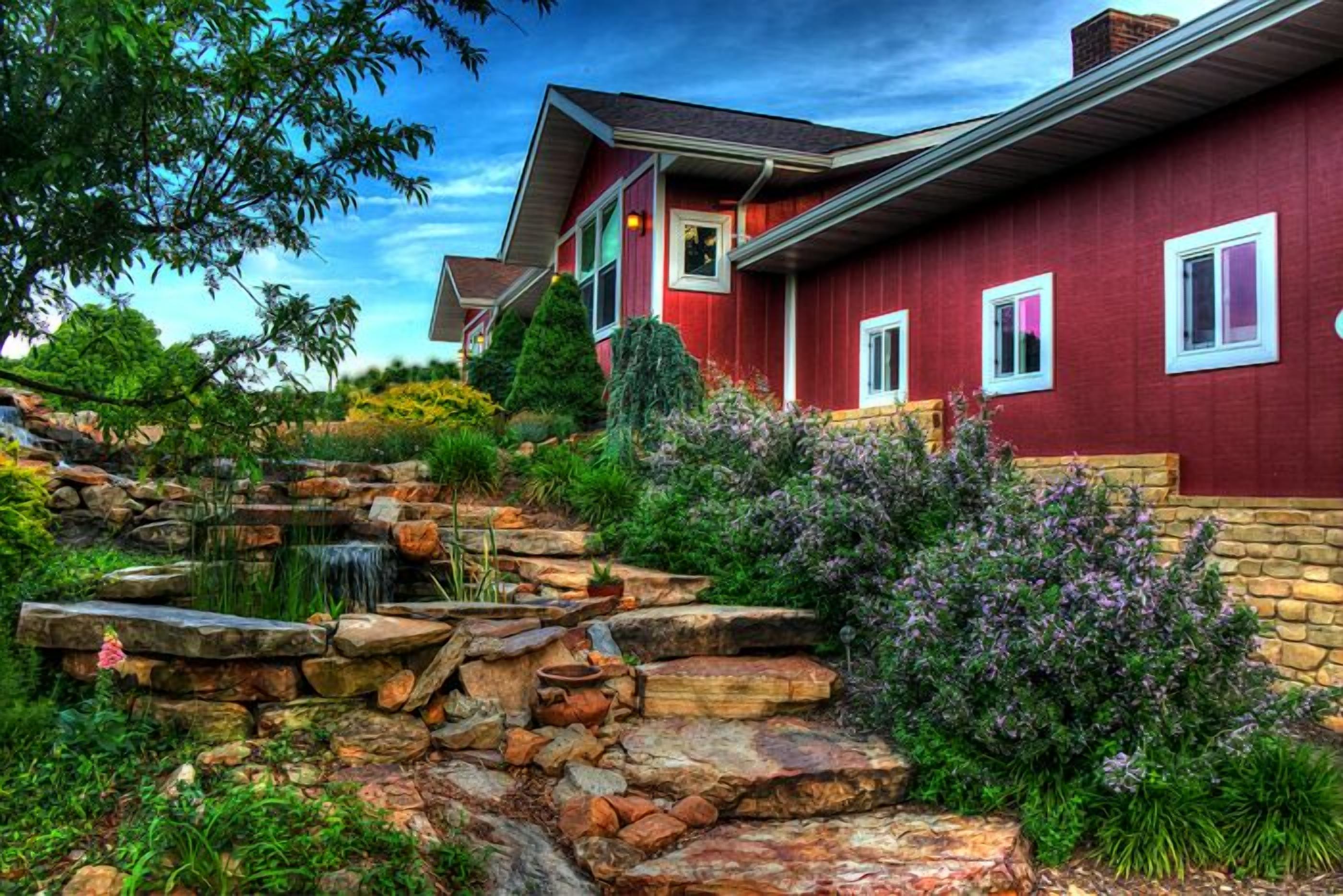 Spirit Hill Guest House And Gardens With Breathtaking Missouri River View