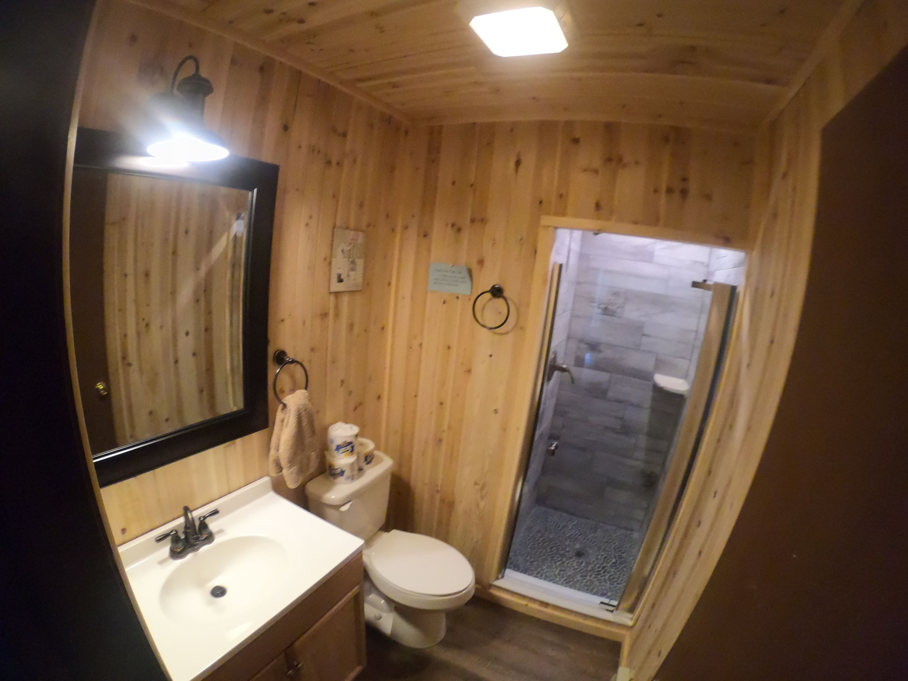 Bushkill Creek Waterfront Chalet - 