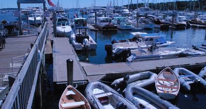 Don’t miss out on your vacation! Come stay at this on site marina property