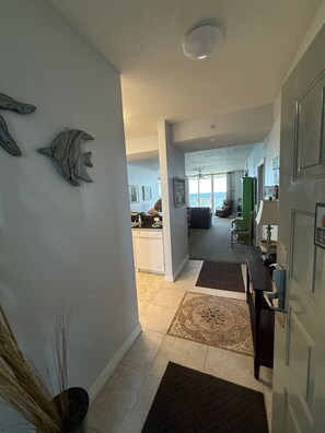 Interior - LOW RATES for 2024! 10% Discount for 7 nights! COMPLIMENTARY Beachfront service (Navarre Beach)