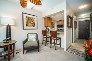 Interior - Luxurious Whaler Studio (Lahaina)