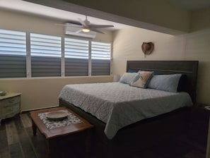 3 bedrooms, desk, iron/ironing board, free WiFi