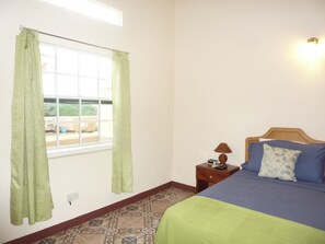 1 bedroom, in-room safe, iron/ironing board, WiFi - Family friendly, close to SGU> on the SGU bus route (St Georges)