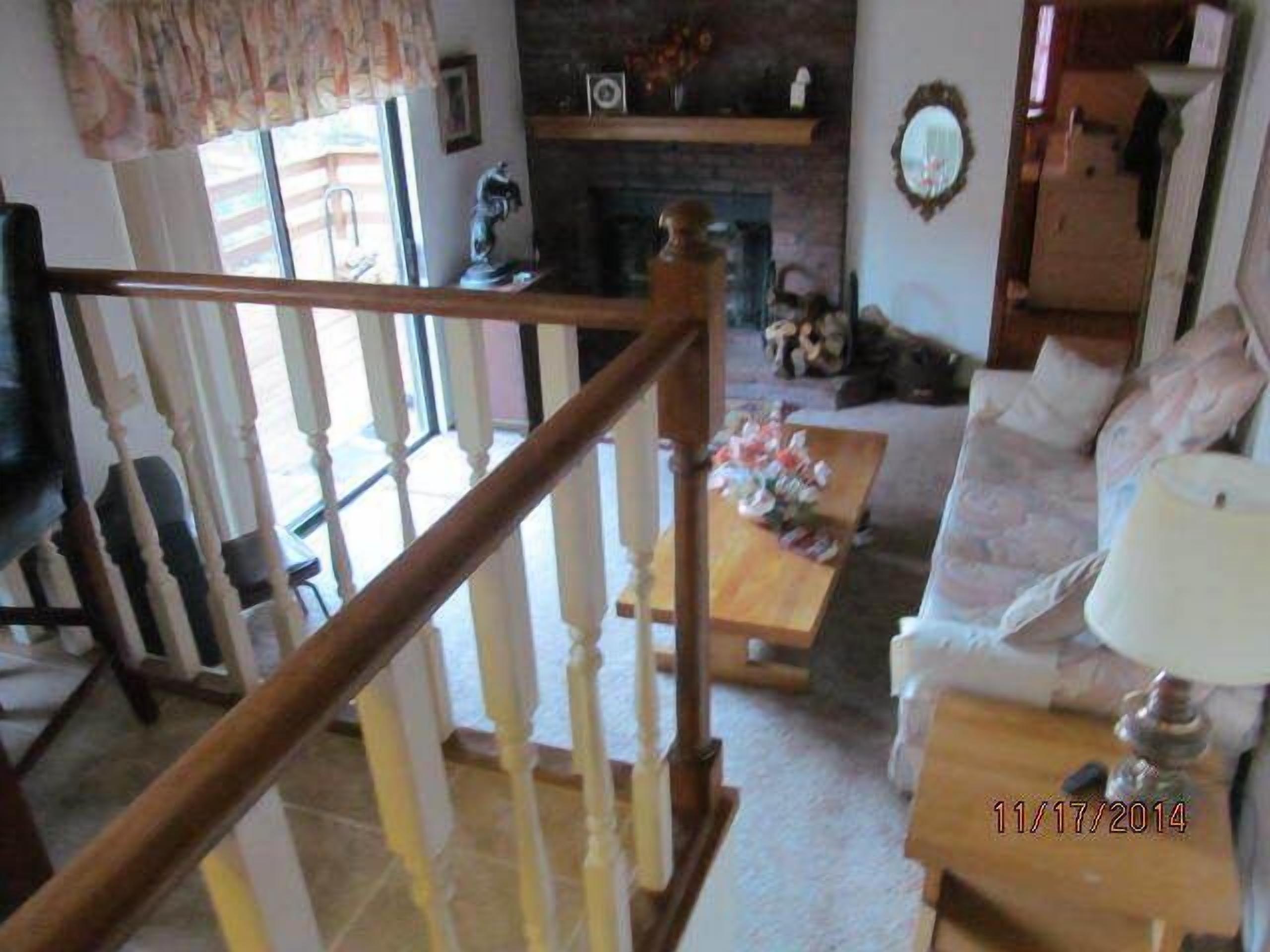 Gorgeous tri-level at 6000 feet, sleeps 6, 3 bedroom, 2-1/2 bath, huge decks.