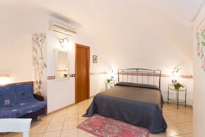 2 bedrooms, iron/ironing board, travel crib, WiFi - IL RIFUGIO DI ELA  Amalfi coast,  (Furore)