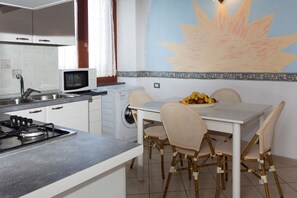 Fridge, microwave, oven, dishwasher - IL RIFUGIO DI ELA  Amalfi coast,  (Furore)